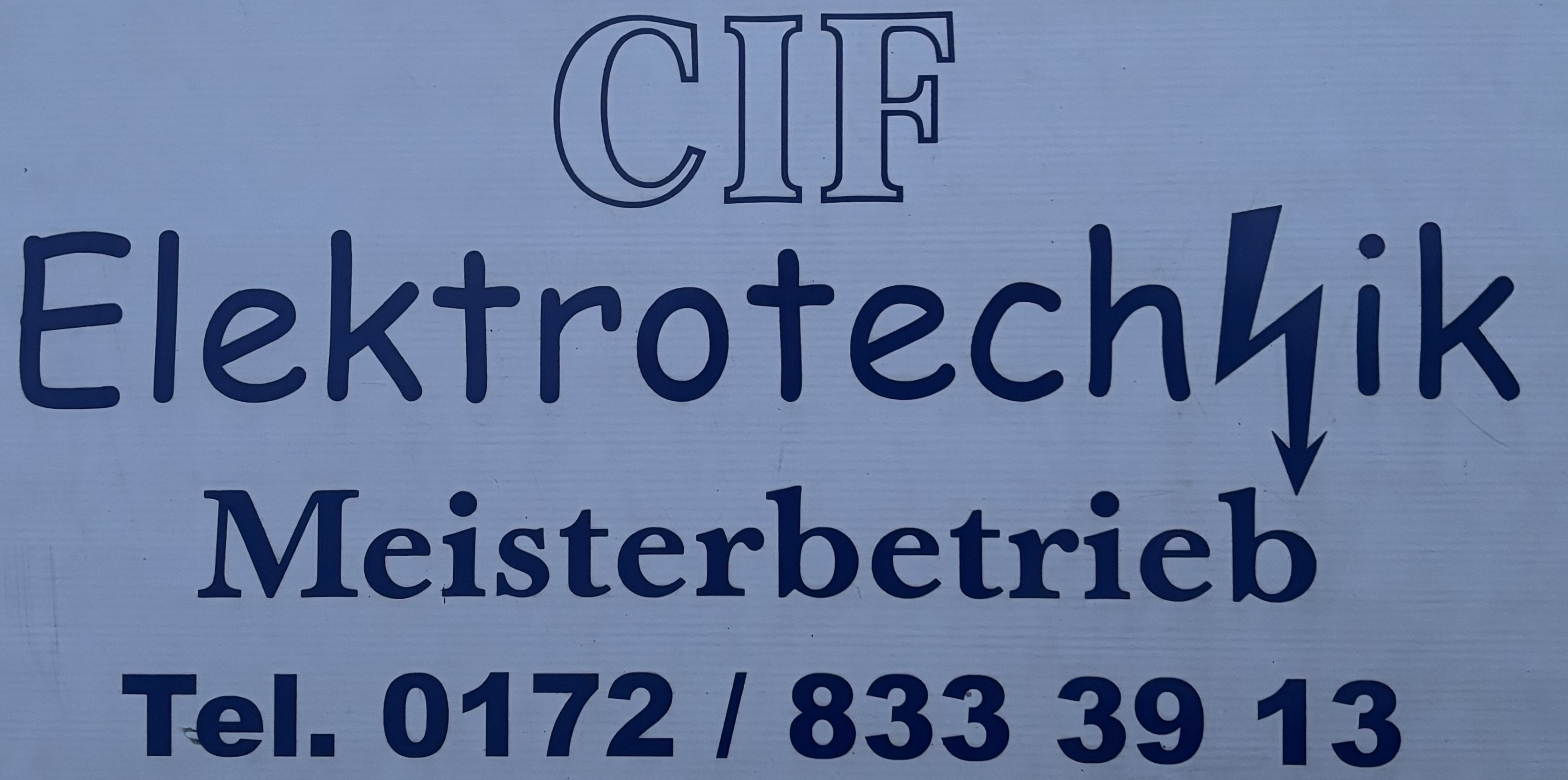 CIF Elektrotechnik Team bei der Arbeit